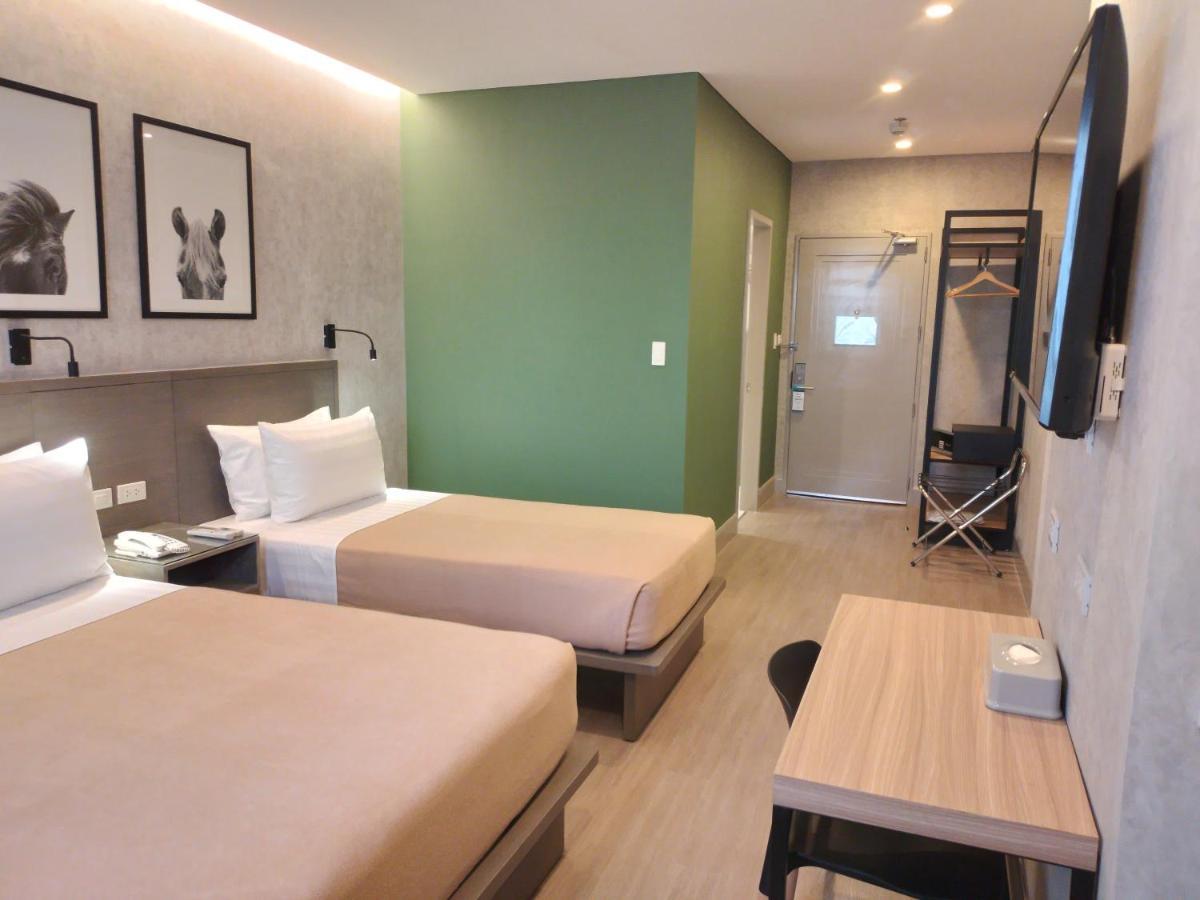Primeway Suites سيبو المظهر الخارجي الصورة